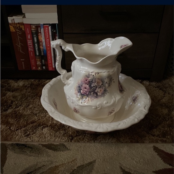 Wash bin and Pitcher - Picture 4 of 4